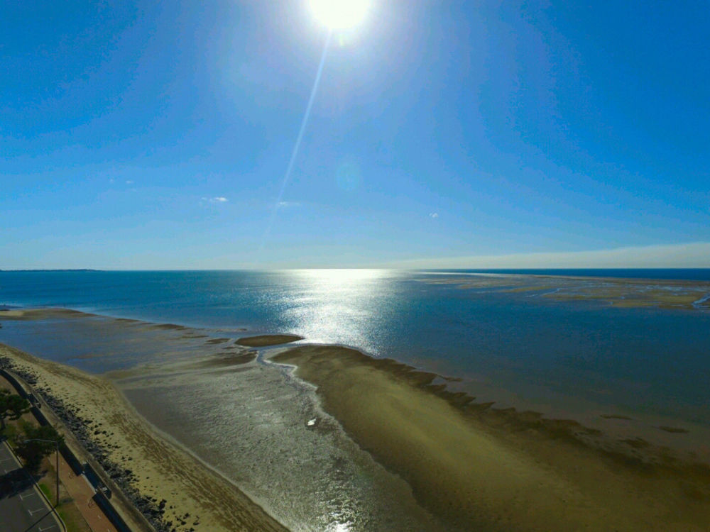 Pier Resort Urangan Exterior foto